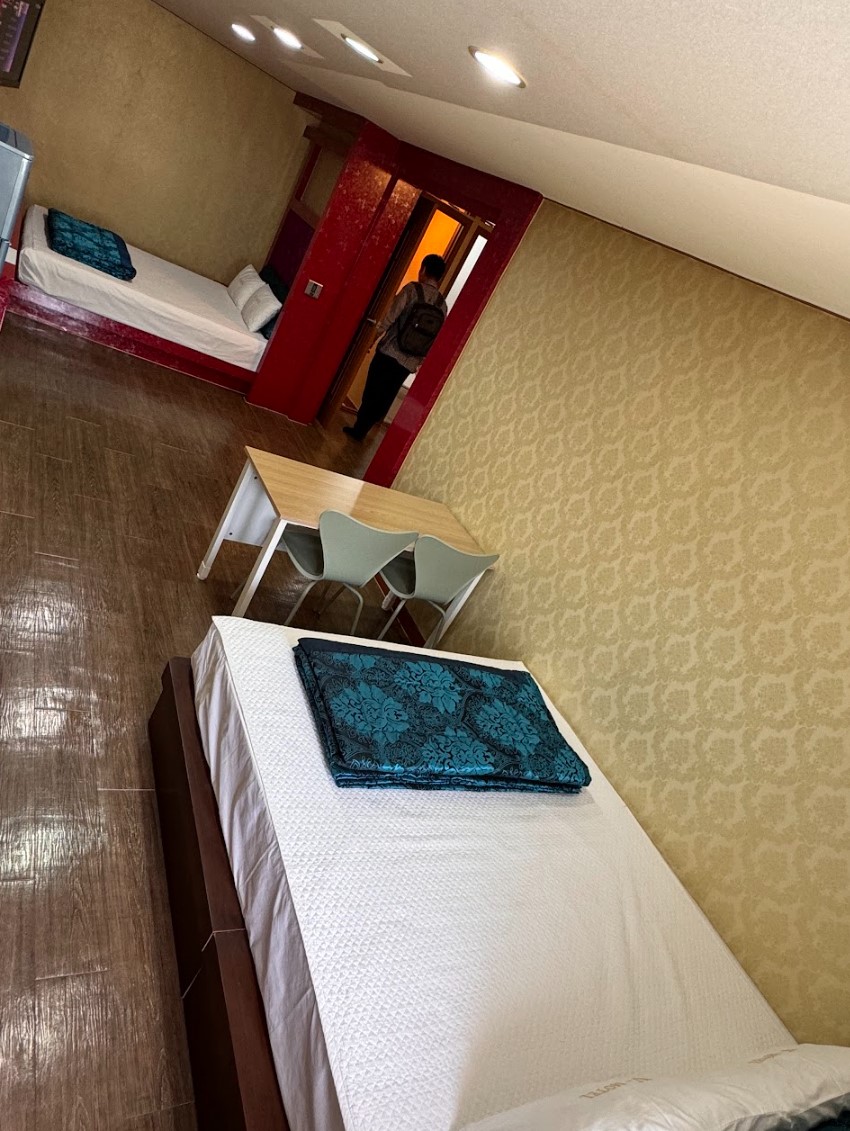 room-card-img-2